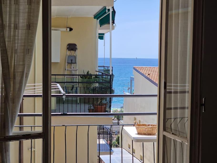 50 Metri Dal Mare - Free Parking E A/C Apartment Pietra Ligure Ngoại thất bức ảnh