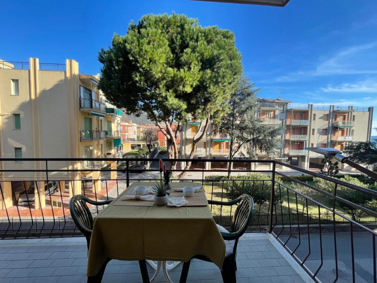 50 Metri Dal Mare - Free Parking E A/C Apartment Pietra Ligure Ngoại thất bức ảnh