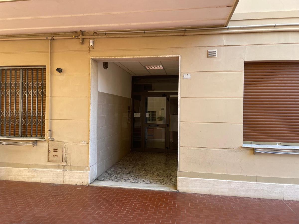50 Metri Dal Mare - Free Parking E A/C Apartment Pietra Ligure Ngoại thất bức ảnh