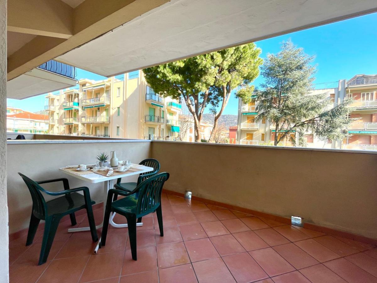 50 Metri Dal Mare - Free Parking E A/C Apartment Pietra Ligure Ngoại thất bức ảnh