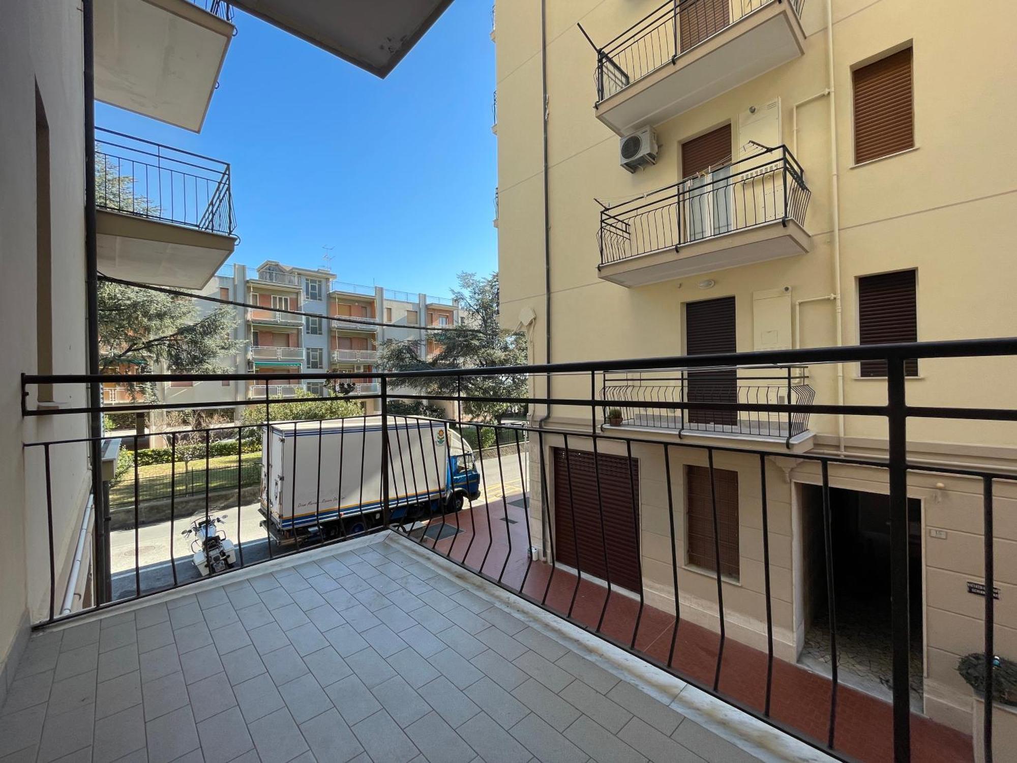 50 Metri Dal Mare - Free Parking E A/C Apartment Pietra Ligure Ngoại thất bức ảnh
