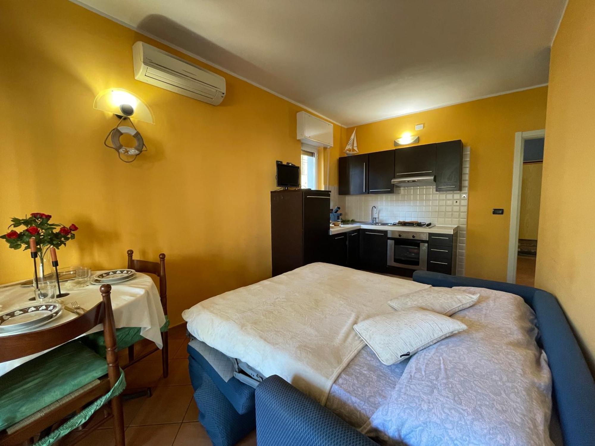 50 Metri Dal Mare - Free Parking E A/C Apartment Pietra Ligure Ngoại thất bức ảnh