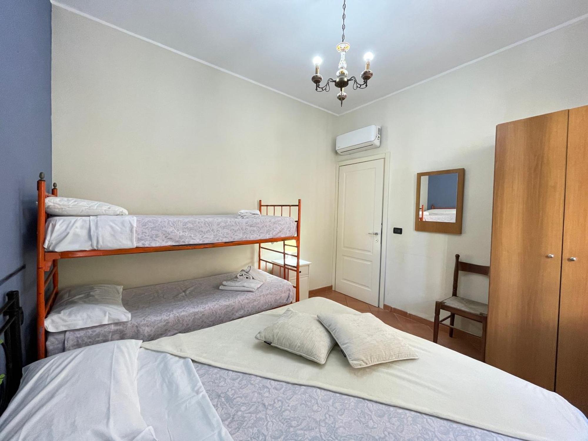 50 Metri Dal Mare - Free Parking E A/C Apartment Pietra Ligure Ngoại thất bức ảnh