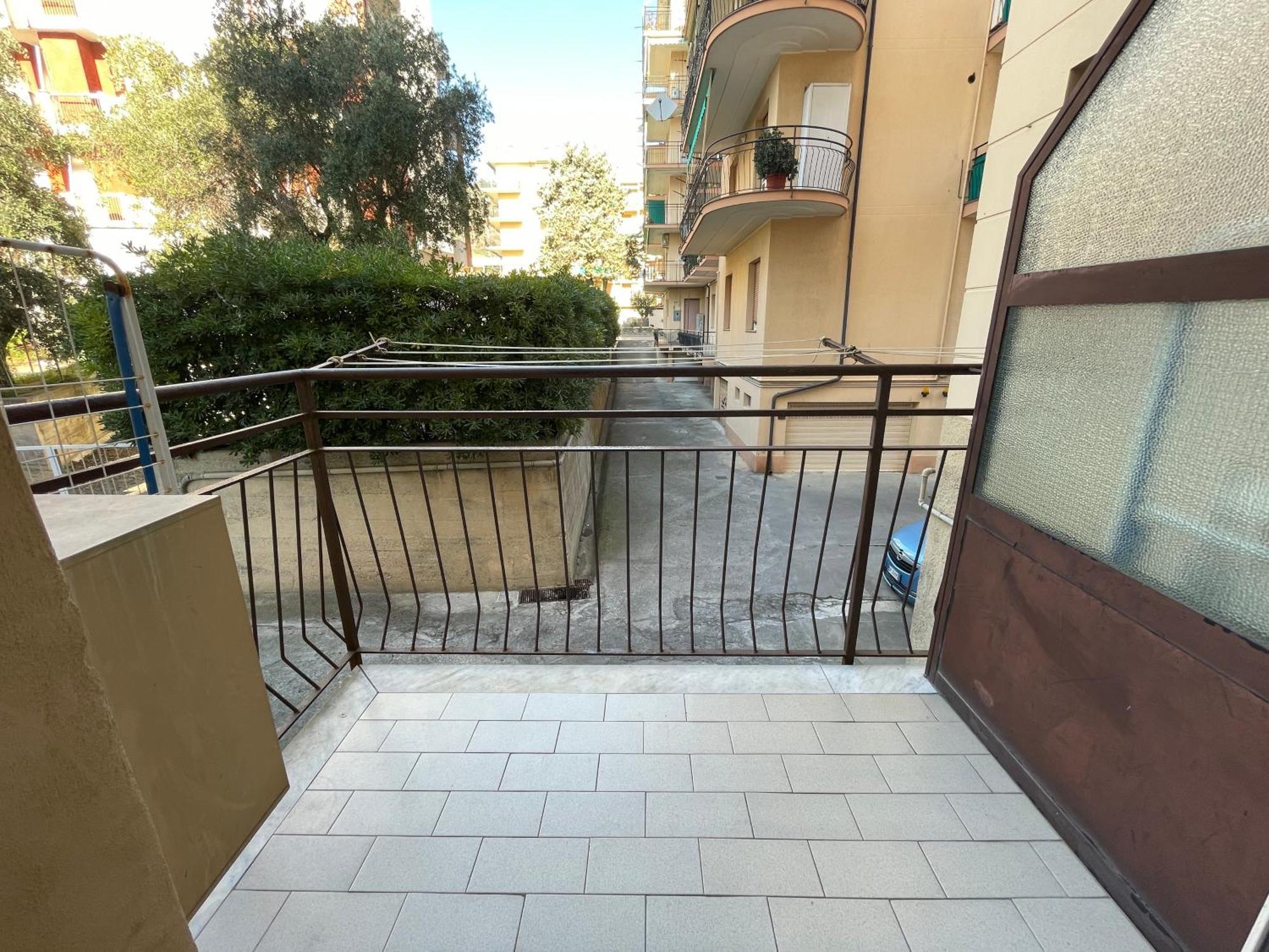 50 Metri Dal Mare - Free Parking E A/C Apartment Pietra Ligure Ngoại thất bức ảnh