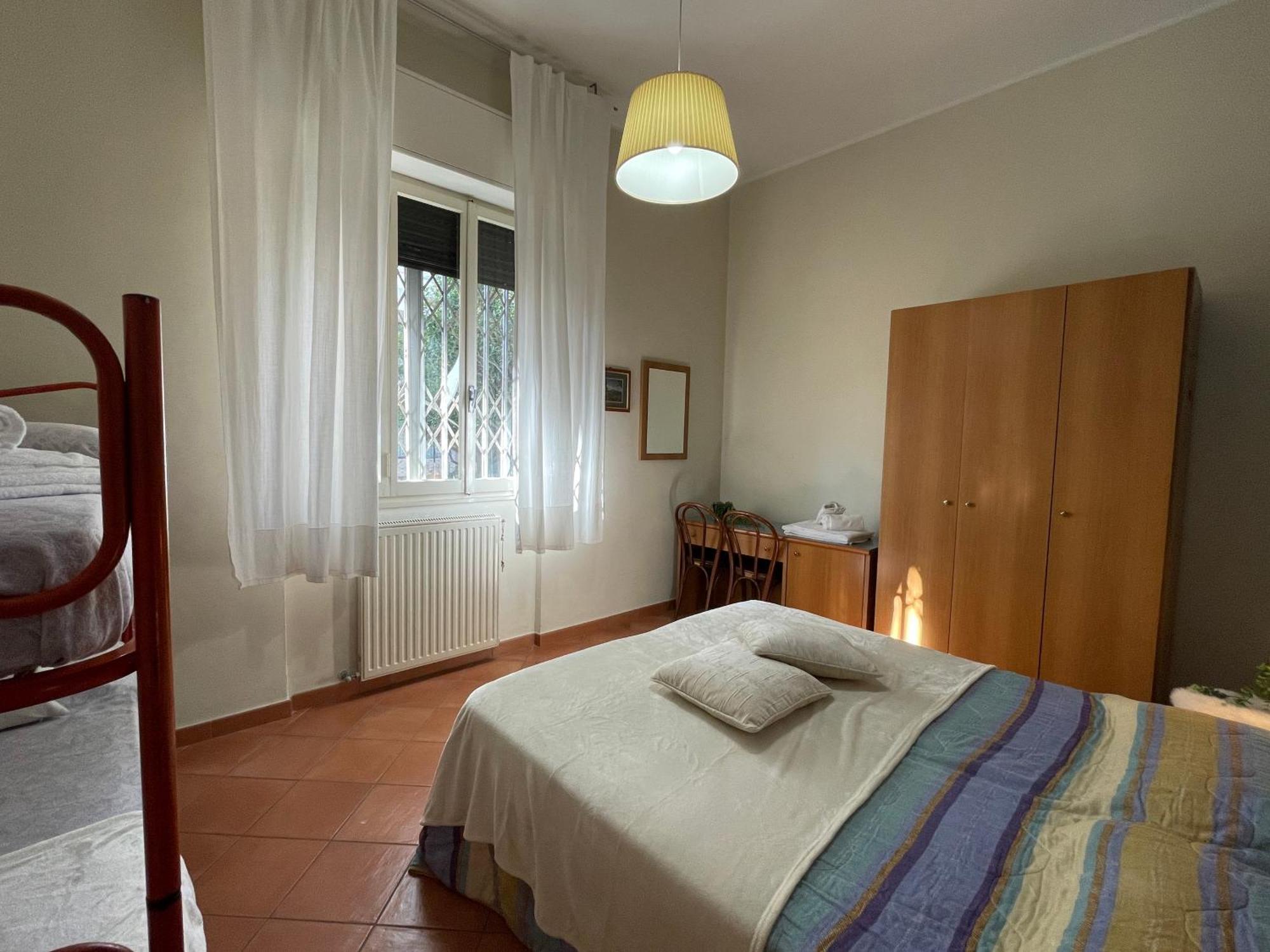 50 Metri Dal Mare - Free Parking E A/C Apartment Pietra Ligure Phòng bức ảnh