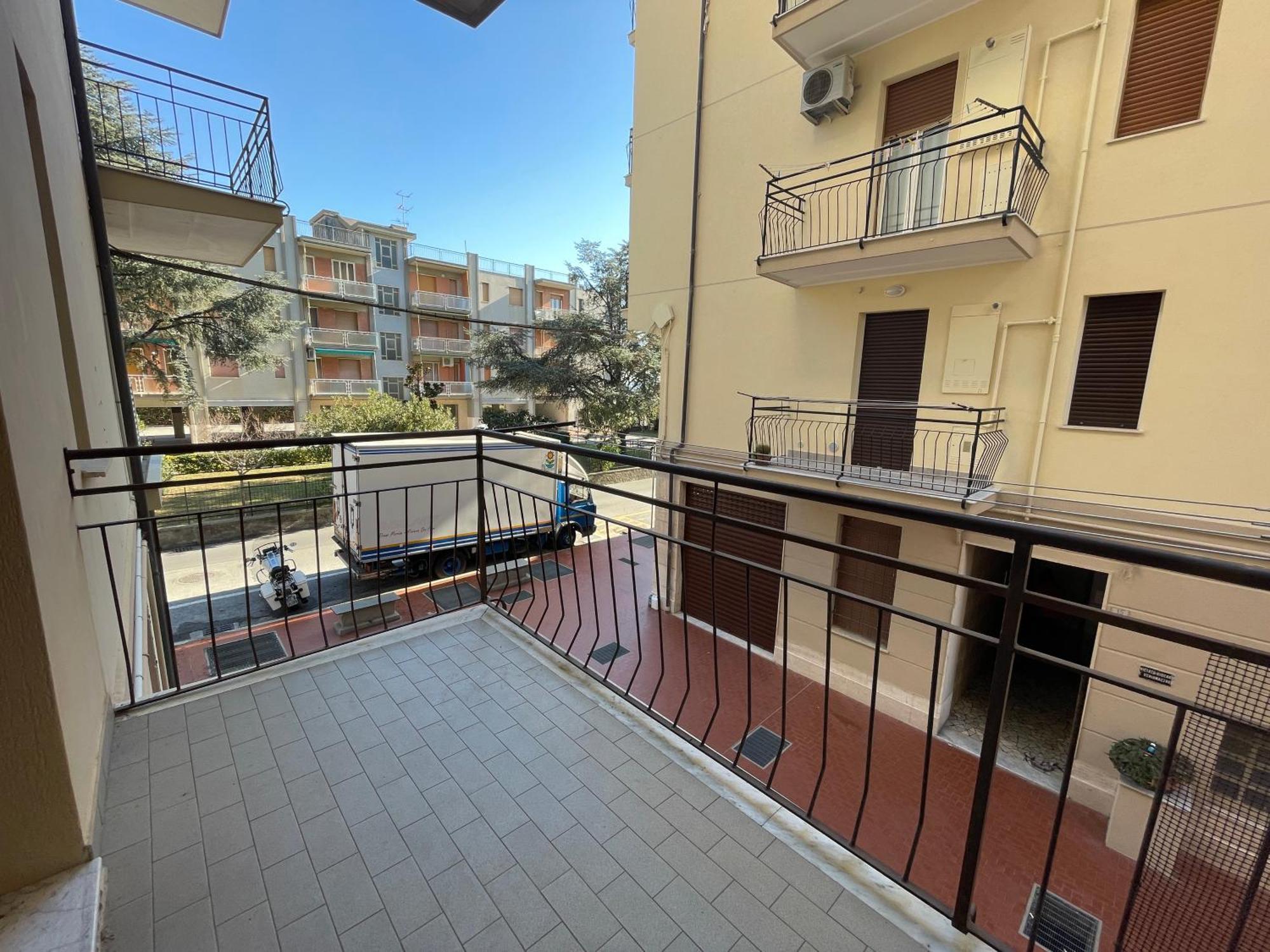 50 Metri Dal Mare - Free Parking E A/C Apartment Pietra Ligure Phòng bức ảnh