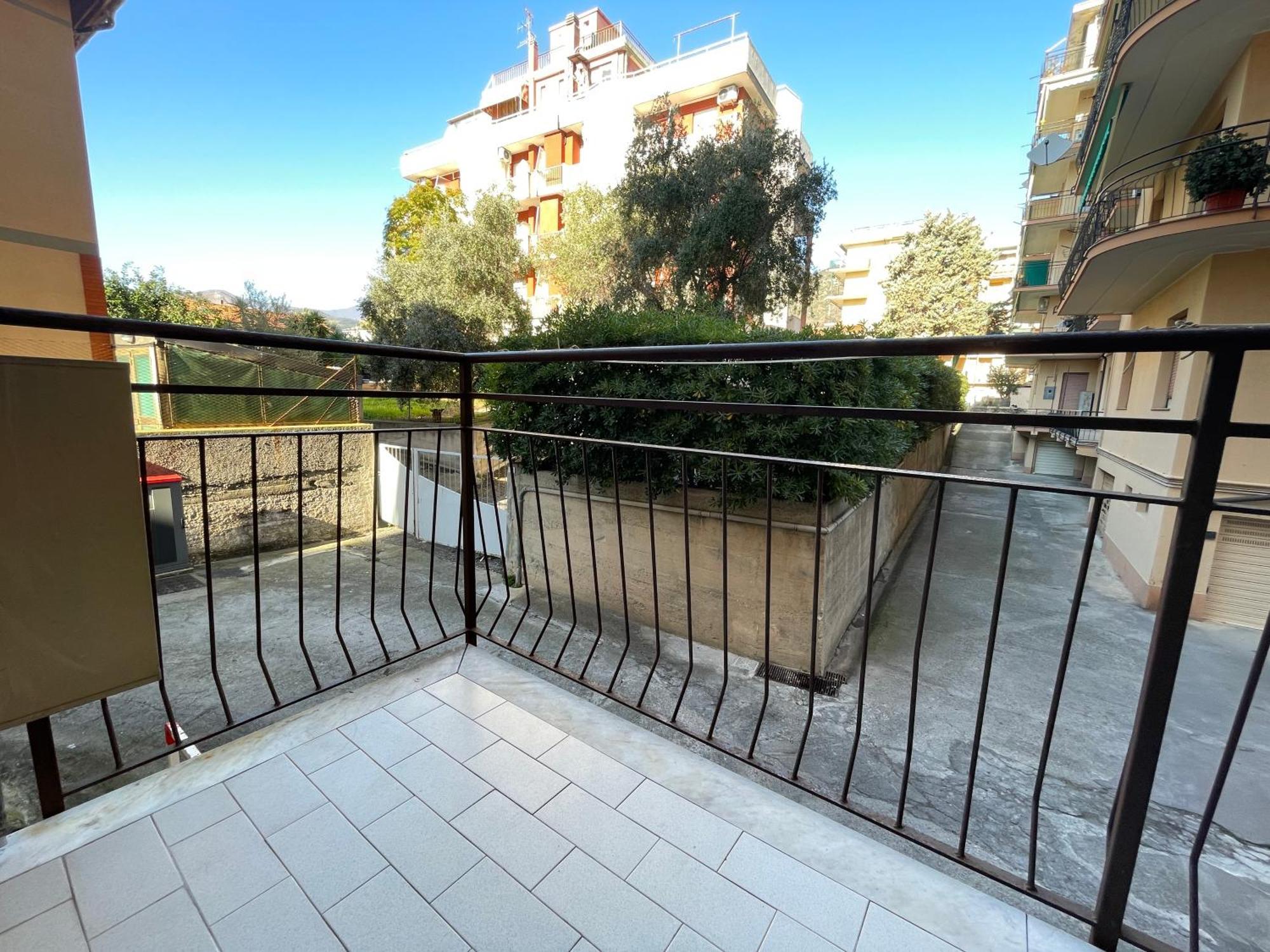 50 Metri Dal Mare - Free Parking E A/C Apartment Pietra Ligure Ngoại thất bức ảnh