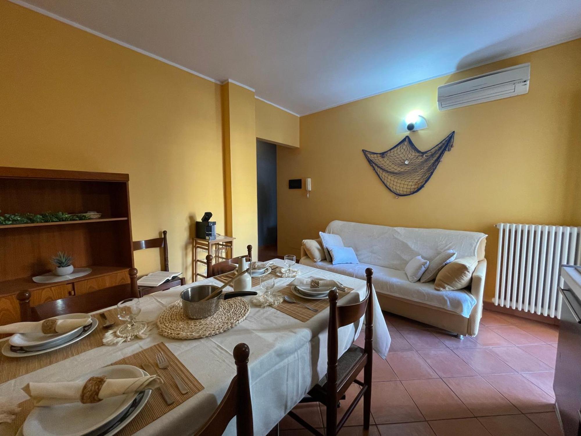 50 Metri Dal Mare - Free Parking E A/C Apartment Pietra Ligure Phòng bức ảnh